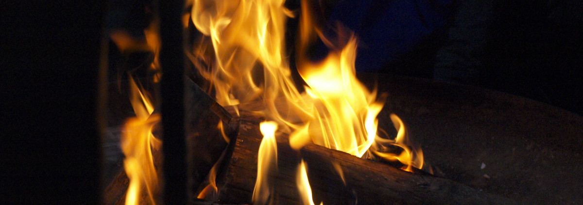züngelnde Flammen