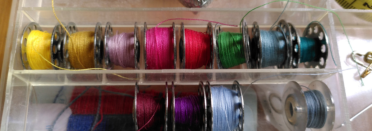bunte Garnrollen